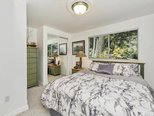 853 Arbutus Ave, Duncan, BC - Indoor Photo Showing Bedroom