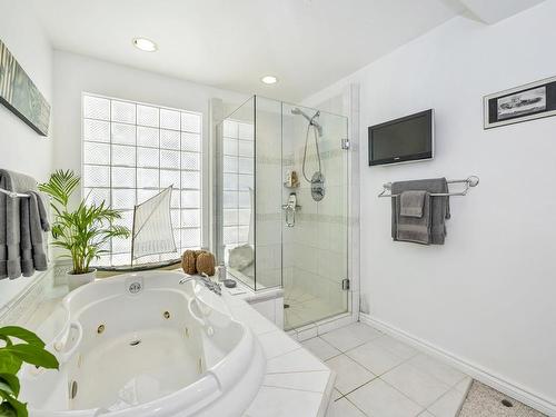 853 Arbutus Ave, Duncan, BC - Indoor Photo Showing Bathroom