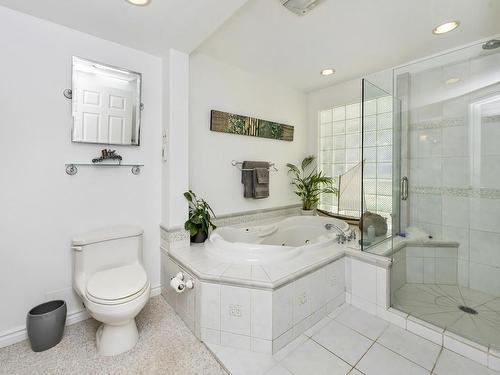 853 Arbutus Ave, Duncan, BC - Indoor Photo Showing Bathroom