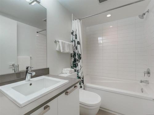 405-517 Fisgard St, Victoria, BC - Indoor Photo Showing Bathroom