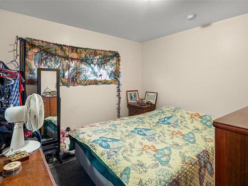 10306 Tsaykum Rd, North Saanich, BC - Indoor Photo Showing Bedroom