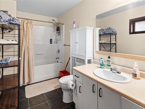10306 Tsaykum Rd, North Saanich, BC - Indoor Photo Showing Bathroom