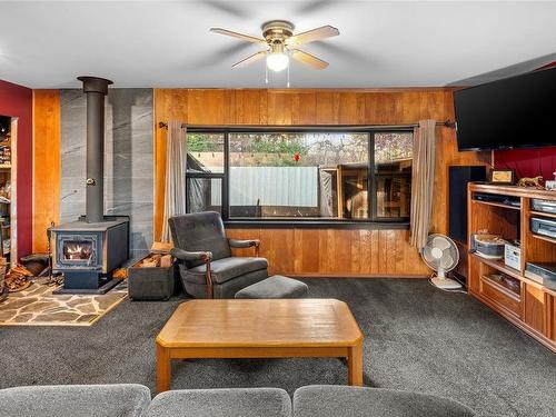 10306 Tsaykum Rd, North Saanich, BC - Indoor Photo Showing Living Room With Fireplace