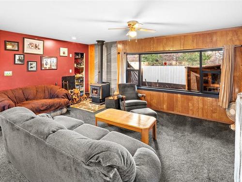 10306 Tsaykum Rd, North Saanich, BC - Indoor Photo Showing Living Room