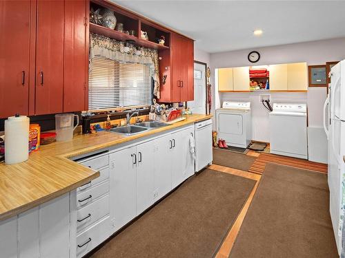 10306 Tsaykum Rd, North Saanich, BC - Indoor Photo Showing Kitchen With Double Sink