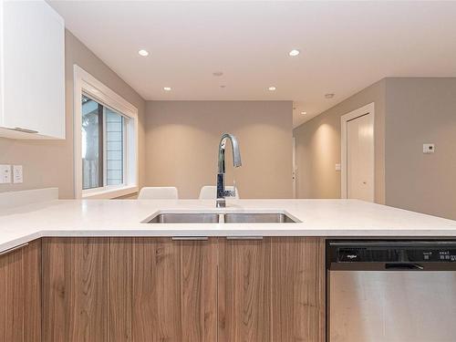 109-2096 Kennedy St, Sooke, BC - Indoor Photo Showing Kitchen With Double Sink
