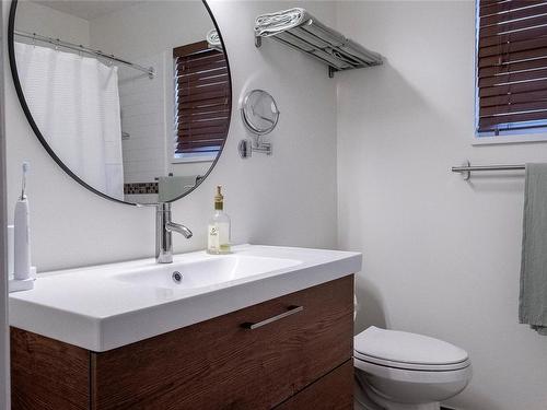 2160 Murrelet Dr, Comox, BC - Indoor Photo Showing Bathroom