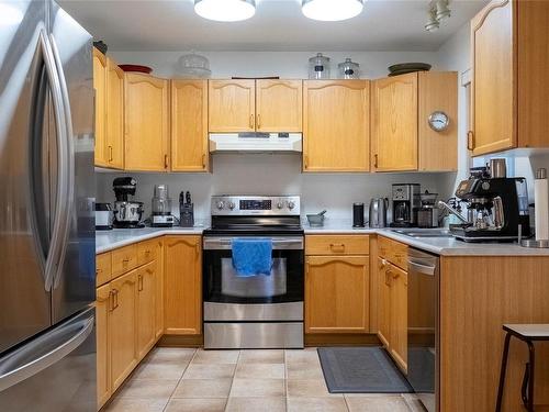 2160 Murrelet Dr, Comox, BC - Indoor Photo Showing Kitchen With Double Sink