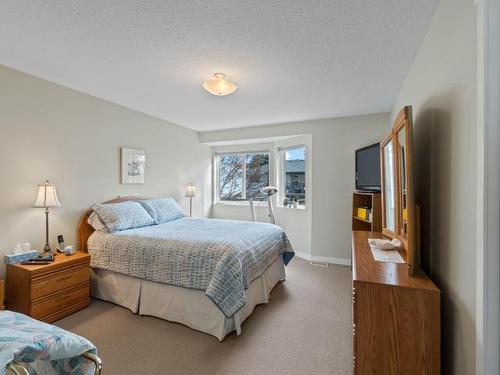 60-2020 Robson Place, Kamloops, BC - Indoor Photo Showing Bedroom