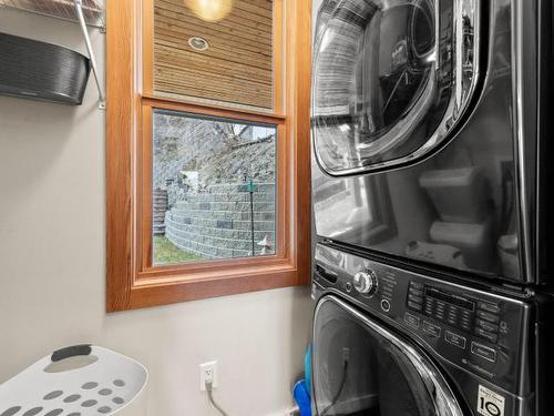 4752 Uplands Drive, Kamloops, BC - Indoor Photo Showing Laundry Room
