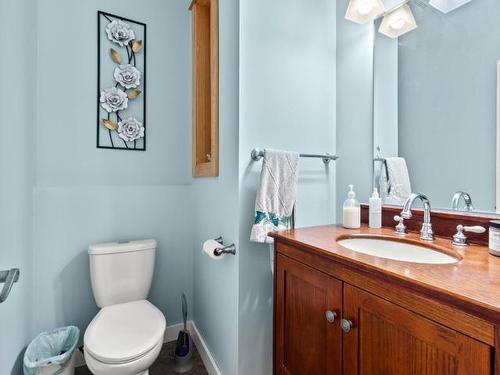 4752 Uplands Drive, Kamloops, BC - Indoor Photo Showing Bathroom
