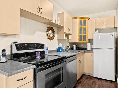 4752 Uplands Drive, Kamloops, BC - Indoor Photo Showing Kitchen