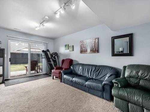 31-1750 Mckinley Crt, Kamloops, BC - Indoor Photo Showing Living Room