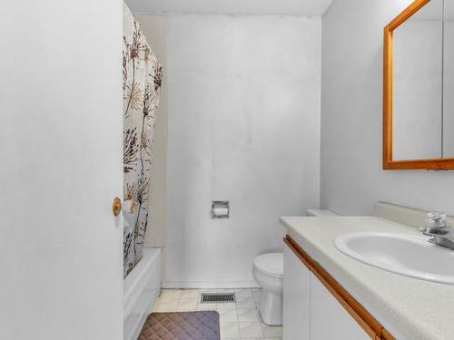 1590 Hillside Drive, Kamloops, BC - Indoor Photo Showing Bathroom