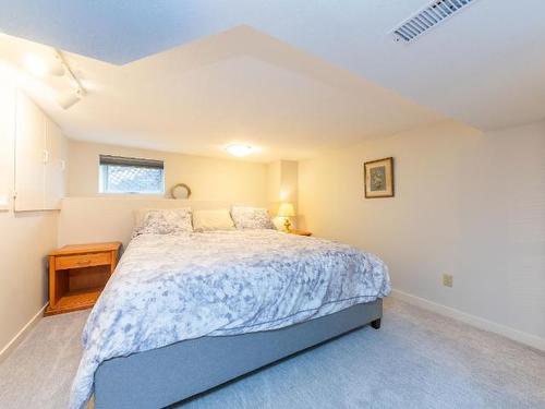 618 Pleasant Street, Kamloops, BC - Indoor Photo Showing Bedroom