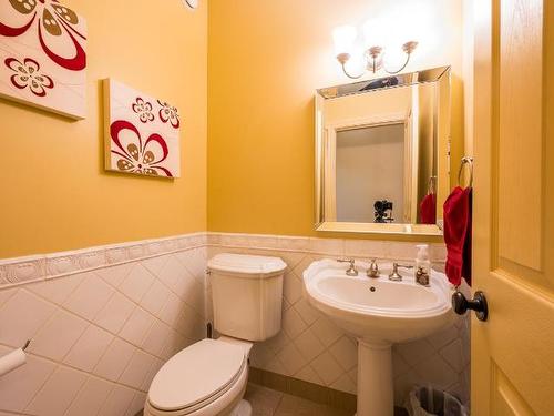 300 Mariposa Crt, Kamloops, BC - Indoor Photo Showing Bathroom