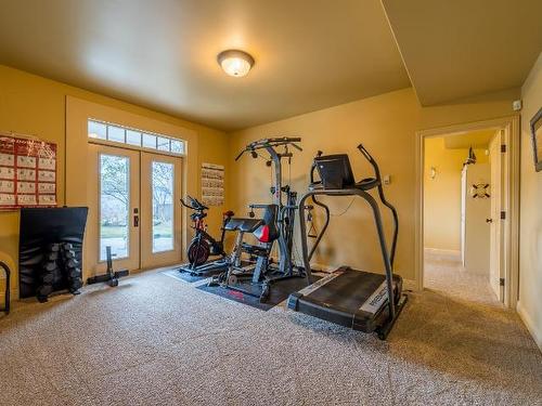 300 Mariposa Crt, Kamloops, BC - Indoor Photo Showing Gym Room