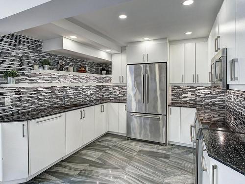 Cuisine - 302-3450 Rue Redpath, Montréal (Ville-Marie), QC - Indoor Photo Showing Kitchen With Upgraded Kitchen