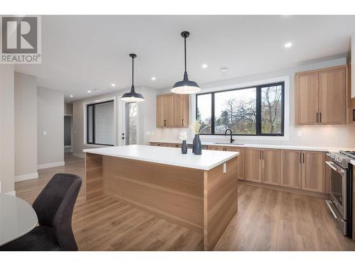 4198 Russo Street, Kelowna, BC - Indoor Photo Showing Kitchen With Upgraded Kitchen