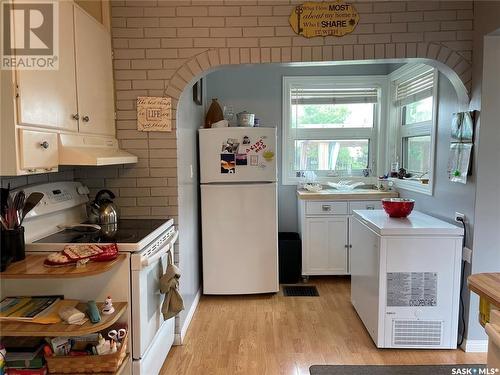 238 1St Avenue E, Canora, SK - Indoor Photo Showing Kitchen