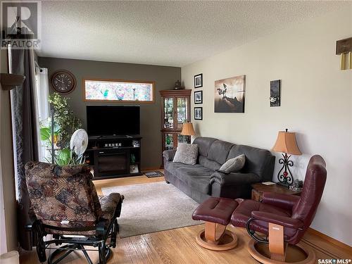 238 1St Avenue E, Canora, SK - Indoor Photo Showing Living Room