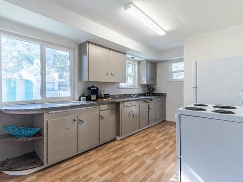 1003 Main Street, Lillooet, BC - Indoor Photo Showing Kitchen