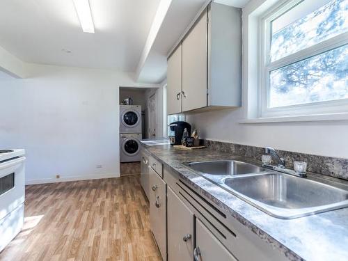 1003 Main Street, Lillooet, BC - Indoor Photo Showing Kitchen With Double Sink