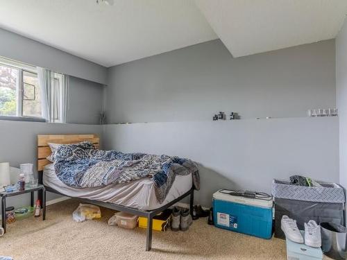 246 Fairview Ave, Kamloops, BC - Indoor Photo Showing Bedroom