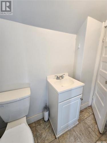 328 6Th Avenue, Broadview, SK - Indoor Photo Showing Bathroom