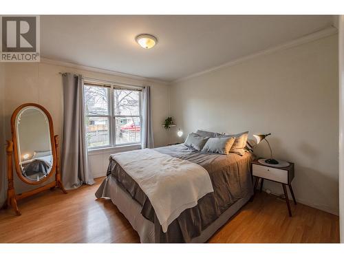 1042 Dynes Avenue, Penticton, BC - Indoor Photo Showing Bedroom