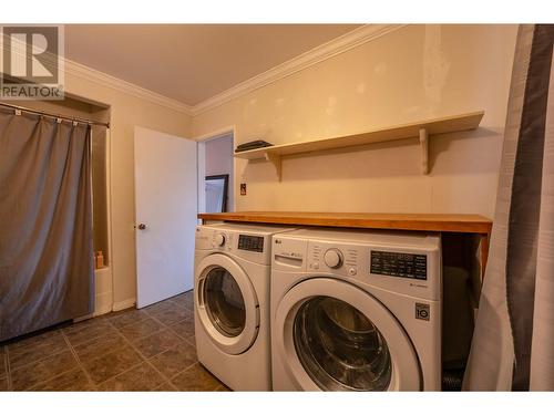 1042 Dynes Avenue, Penticton, BC - Indoor Photo Showing Laundry Room