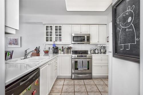 1395 Lakeshore Road, Burlington, ON - Indoor Photo Showing Kitchen