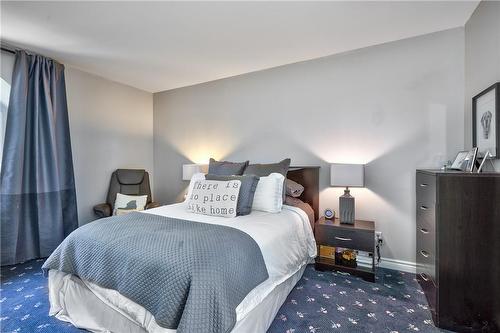 1395 Lakeshore Road, Burlington, ON - Indoor Photo Showing Bedroom