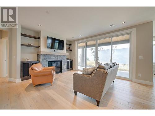 3316 Black Pine Lane, Kelowna, BC - Indoor Photo Showing Living Room With Fireplace