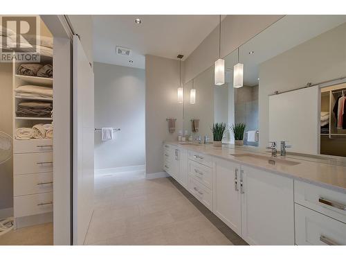 3316 Black Pine Lane, Kelowna, BC - Indoor Photo Showing Bathroom