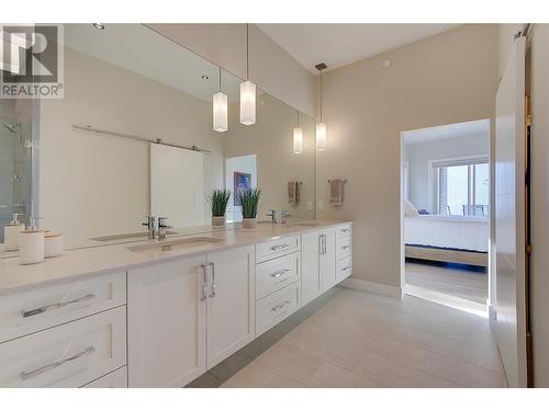 3316 Black Pine Lane, Kelowna, BC - Indoor Photo Showing Bathroom