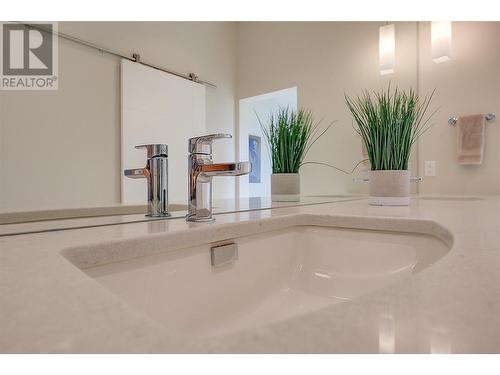 3316 Black Pine Lane, Kelowna, BC - Indoor Photo Showing Bathroom