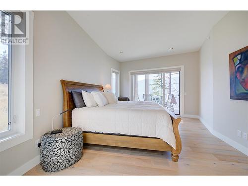 3316 Black Pine Lane, Kelowna, BC - Indoor Photo Showing Bedroom