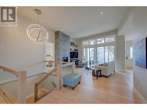 3316 Black Pine Lane, Kelowna, BC - Indoor