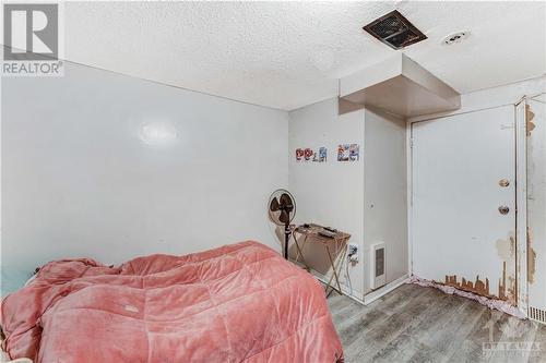 105 Jolliet Avenue, Ottawa, ON - Indoor Photo Showing Bedroom
