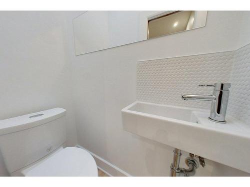 Powder room - 4070 Rue Clark, Montréal (Le Plateau-Mont-Royal), QC - Indoor Photo Showing Bathroom