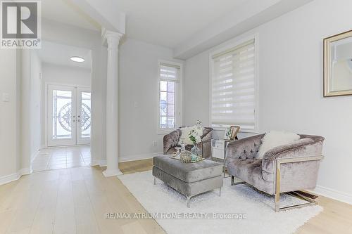 120 Aikenhead Avenue N, Richmond Hill, ON - Indoor Photo Showing Living Room