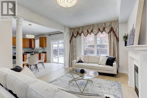 120 Aikenhead Avenue N, Richmond Hill, ON - Indoor Photo Showing Living Room