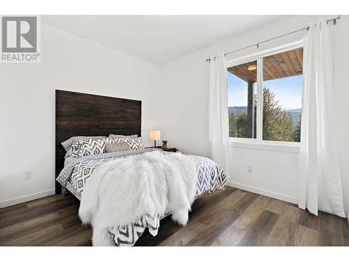 2386 Juniper Circle, Blind Bay, BC - Indoor Photo Showing Bedroom
