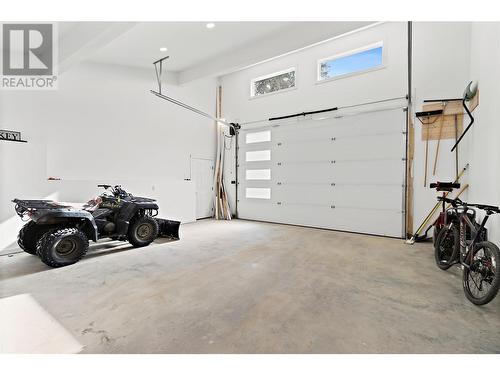2386 Juniper Circle, Blind Bay, BC - Indoor Photo Showing Garage