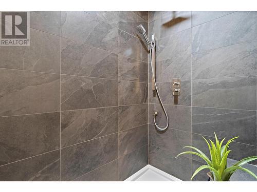 2386 Juniper Circle, Blind Bay, BC - Indoor Photo Showing Bathroom