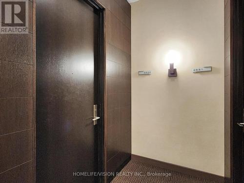 2620 - 70 Roehampton Avenue, Toronto, ON - Indoor Photo Showing Bathroom