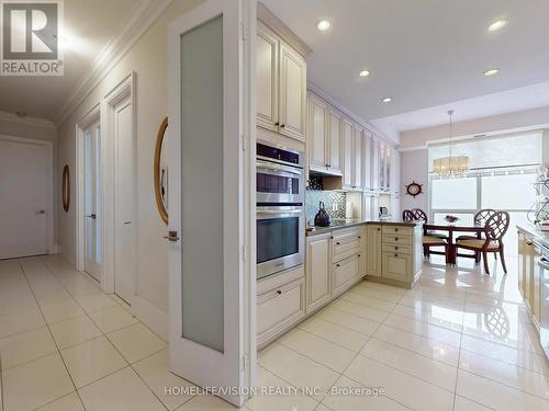 2620 - 70 Roehampton Avenue, Toronto, ON - Indoor Photo Showing Kitchen With Upgraded Kitchen