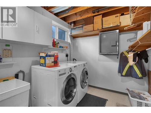 2565 Coyle Street, Prince George, BC - Indoor Photo Showing Laundry Room