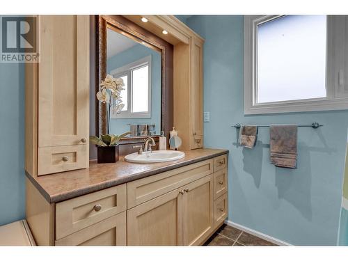 2565 Coyle Street, Prince George, BC - Indoor Photo Showing Bathroom